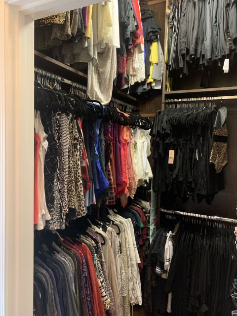 Visit Kim Martínez Home Organizing and Wardrobe Consulting