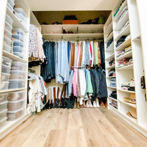 7 Small Bedroom Closet Organization Tips From Professionals